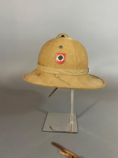 Casque tropical Italien réutilisé par l'armée...