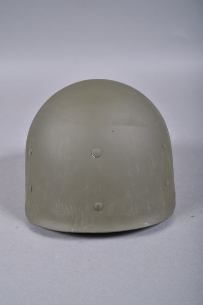 US- Casque M1. Coque en acier repeint OD....
