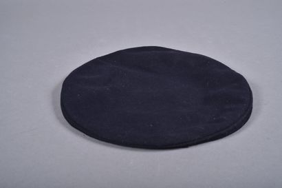 ALL. Couvre casquette en drap bleu marine,...