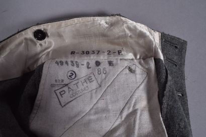 Pantalon droit en laine feldgrau. Deux poches...