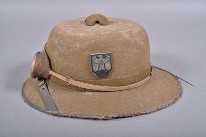 Casque tropical Allemand m/40 de l'armée...