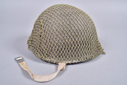 US- Casque M1. Coque en acier peinte en kaki...