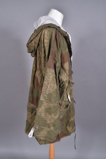 All. Blouse camouflée avec sa capuche, du...