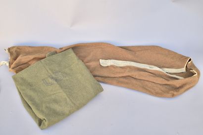 US- Lot : sac de couchage en laine moutarde...