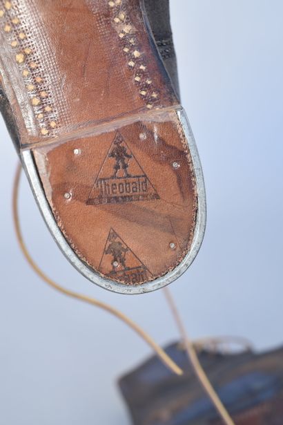 All- Paire de brodequins en cuir doublé de...