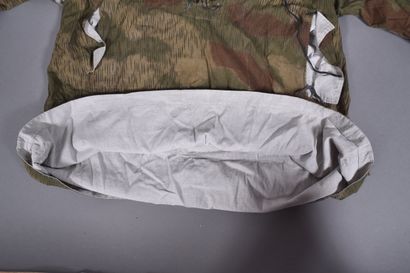 All. Blouse camouflée avec sa capuche, du...
