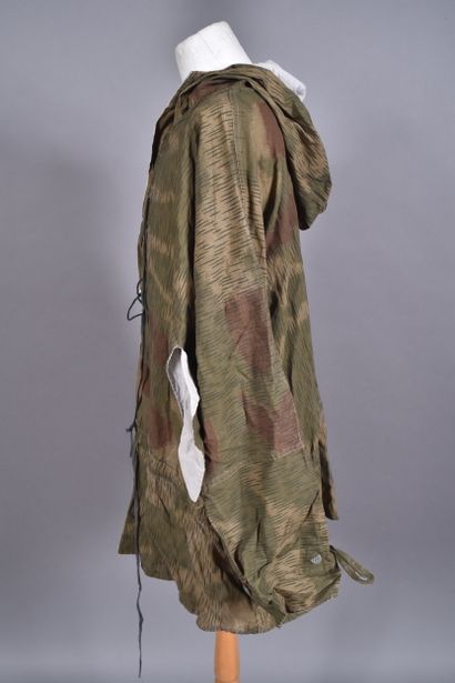 All. Blouse camouflée avec sa capuche, du...