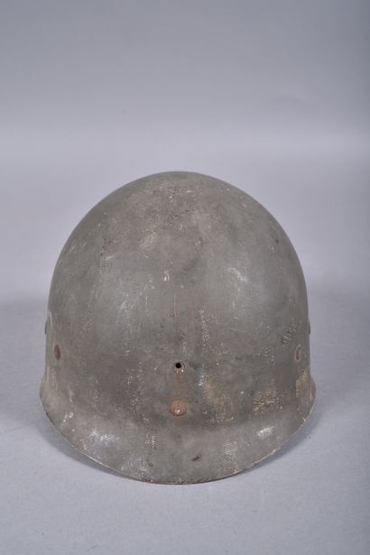 US- Casque M1. Coque en acier repeinte vert...