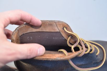 All- Paire de brodequins en cuir doublé de...