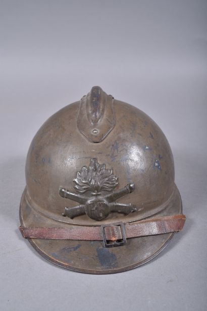 Casque Adrian m/15 avec attribut de l'artillerie...