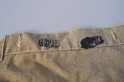 Lot d’équipements: Deux bidons recouverts...