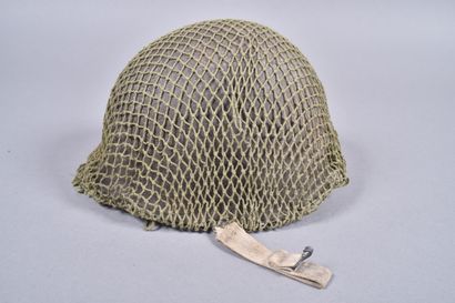 US- Casque M1. Coque en acier peinte en kaki...