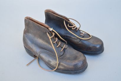 All- Paire de brodequins en cuir doublé de...