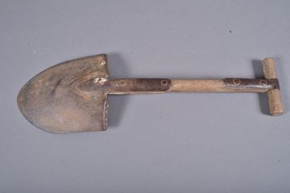 US-Pelle M-1910 à manche en T datée 1943...