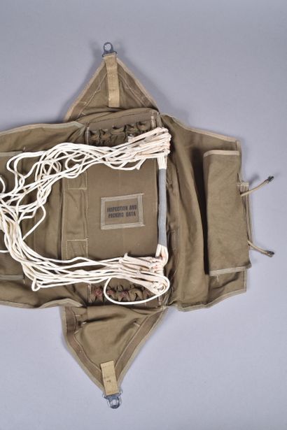 US- Enveloppe de parachute ventral T5., datée...