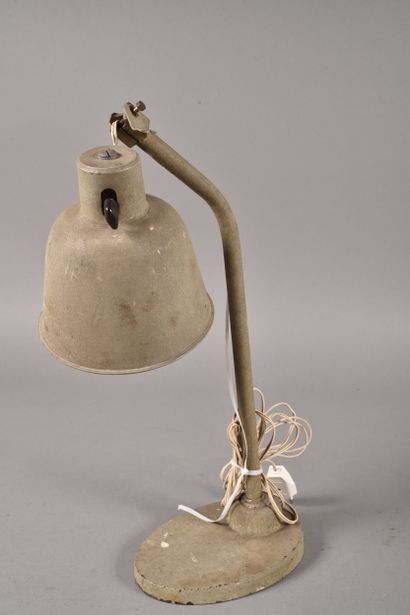 ALL.- Lampe de bunker en métal peint vert....