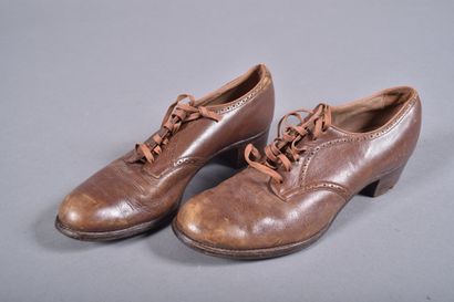 US- Paire de chaussures de WAAC en cuir brun,...