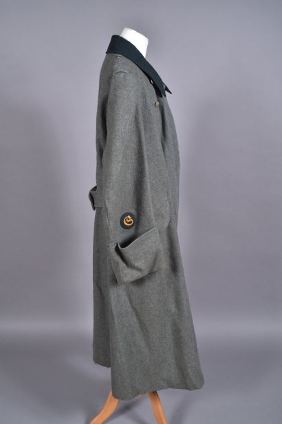 All. Manteau de troupe en drap feldgrau et...