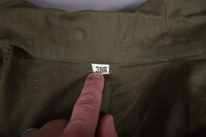 US- Veste HBT OD7 à deux poches de poitrine...