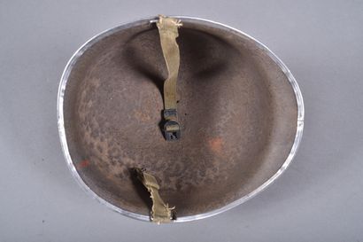 US- Casque M1. Coque en acier peinte avec...