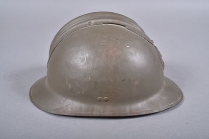 Casque Adrian m/26 avec attribut de l'infanterie...