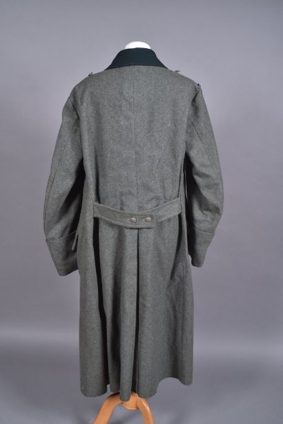 All. Manteau de troupe en drap feldgrau et...