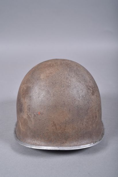 US- Casque M1. Coque en acier peinte avec...