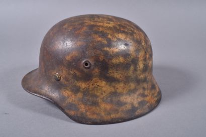 Casque Allemand m/40 camouflé. Marquage fabricant,...