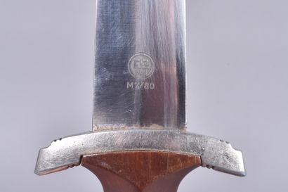 ALL. Dague mod 33. Fusée de couleur marron,...
