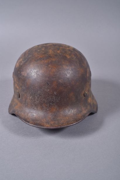 Casque Allemand m/40 camouflé. Marquage fabricant,...