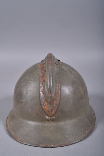 Casque Adrian m26 avec attribut de l'artillerie...