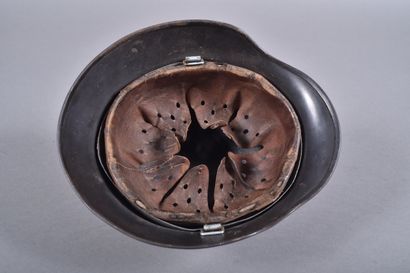 Casque Allemand m/35 double insigne de l'armée...