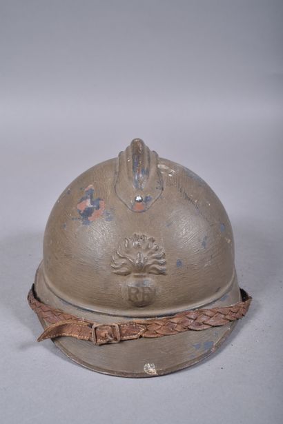 Casque Adrian m/15 avec attribut de l'infanterie...
