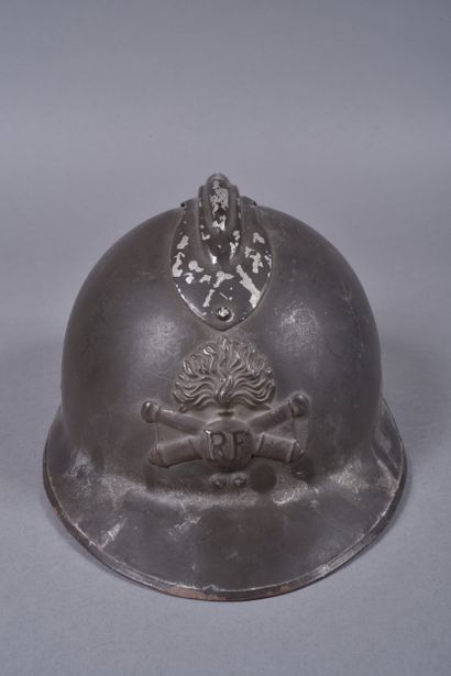 Casque Adrian m/25 attribut m/15 de l'artillerie....