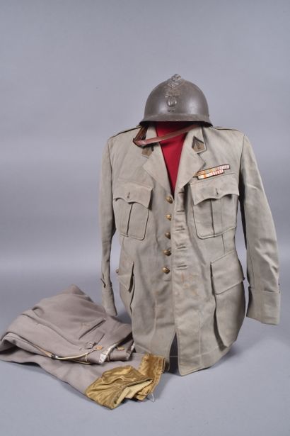 Fr- Uniforme du lieutenant Le Pontois comprenant...