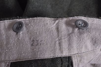 All. Pantalon de troupe en drap feldgrau,...