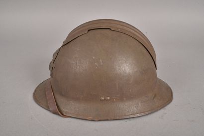 Casque Adrian m/26 avec attribut de l'artillerie...