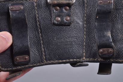 All- Deux cartouchières 1911 en cuir noir...