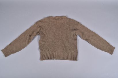 Fr- Pull modèle 1940 en laine kaki. Col rond....
