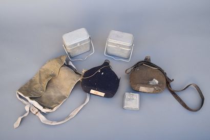 Lot d’équipements: Deux bidons recouverts...