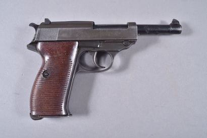 Pistolet P38. Fabrication Mauser BYF 44....