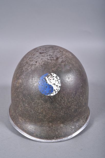 US-Casque M1. Coque en acier peinte vert...