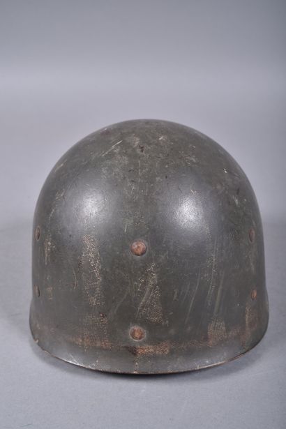 US- Casque M1. Coque en acier peinte avec...
