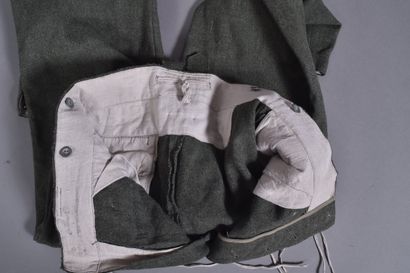 All. Pantalon de troupe en drap feldgrau,...
