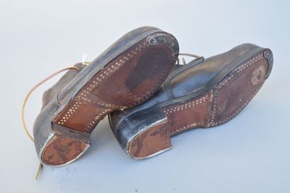 All- Paire de brodequins en cuir doublé de...