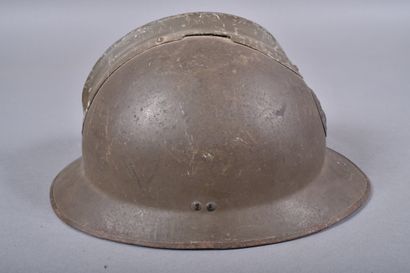 Casque Adrian m/26 avec attribut de l'artillerie...
