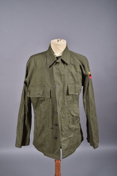 US- Veste HBT OD7 à deux poches de poitrine...