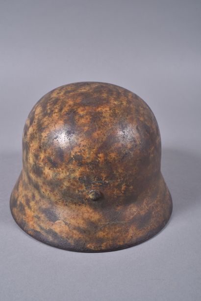 Casque Allemand m/40 camouflé. Marquage fabricant,...