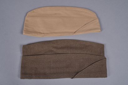 US- Deux bonnets de police. Un en laine taille...