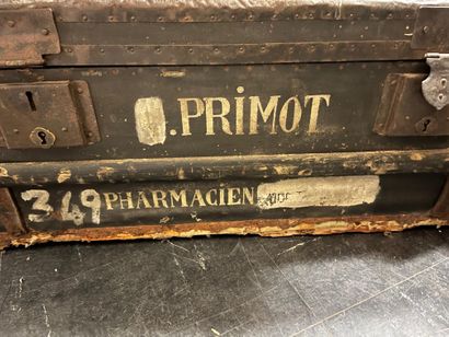 Malle militaire française au nom du pharmacien...